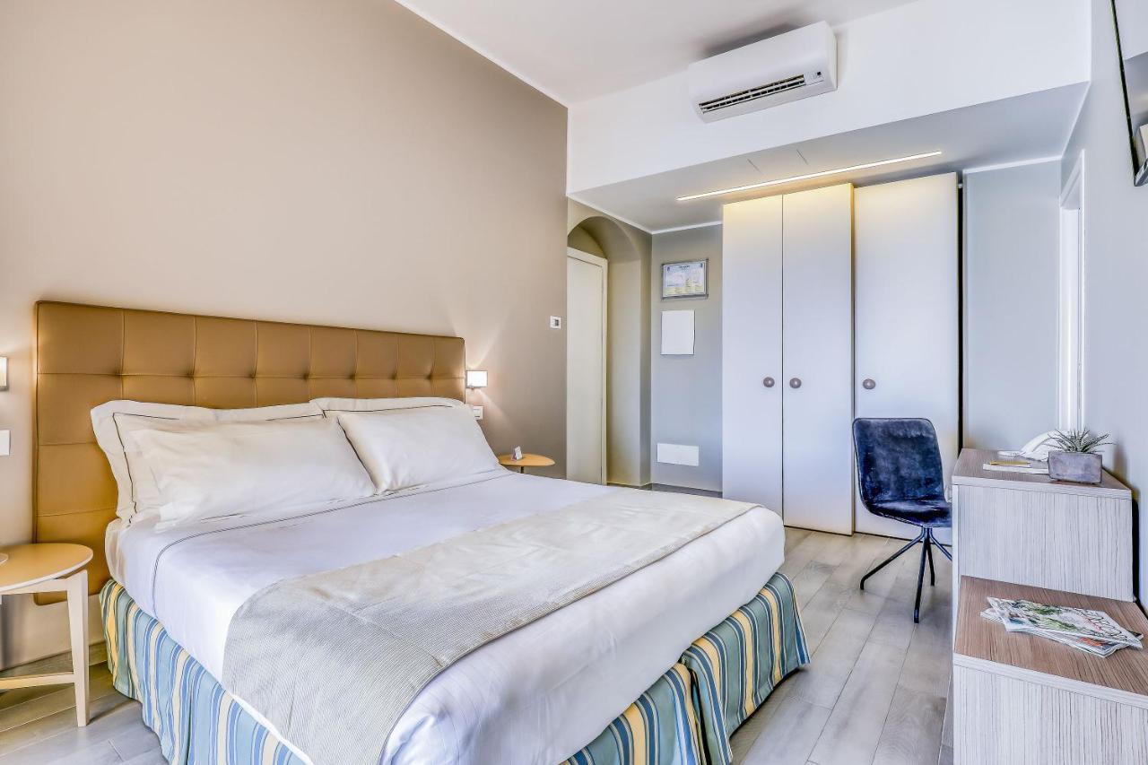 Hotel Albatros Varigotti Eksteriør bilde