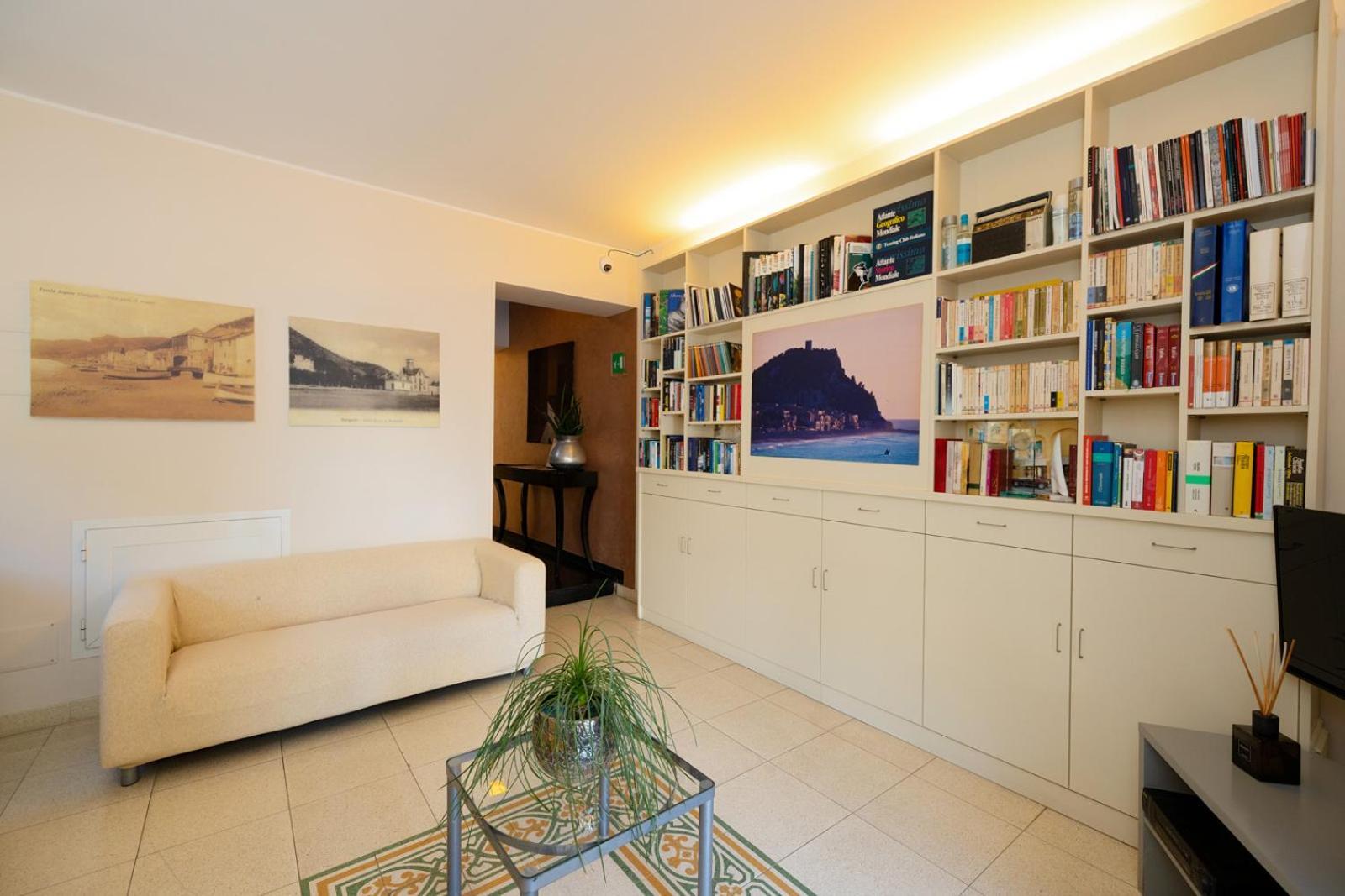 Hotel Albatros Varigotti Eksteriør bilde